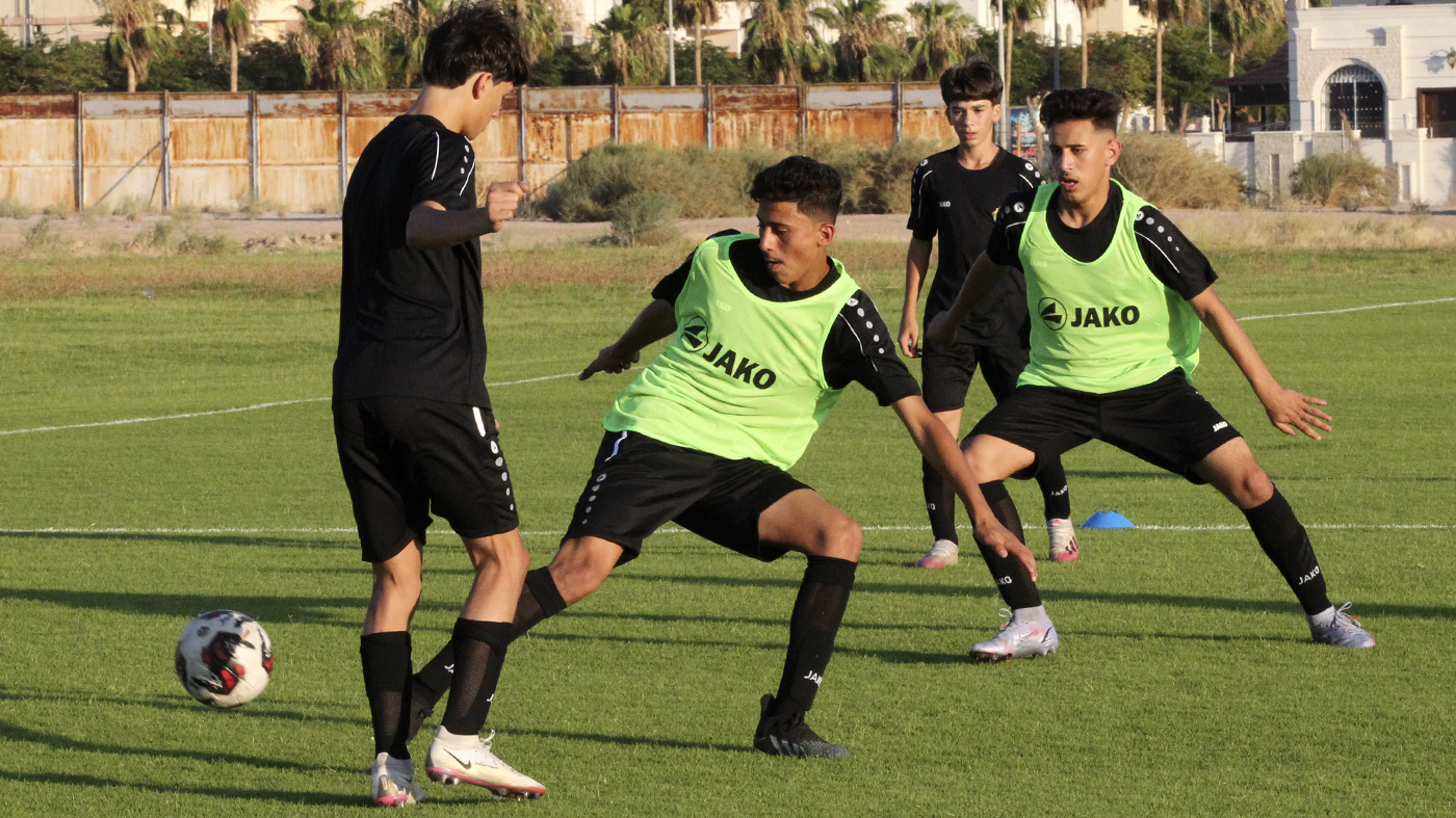 المنتخب الوطني ت17 يواصل تدريباته بالإمارات