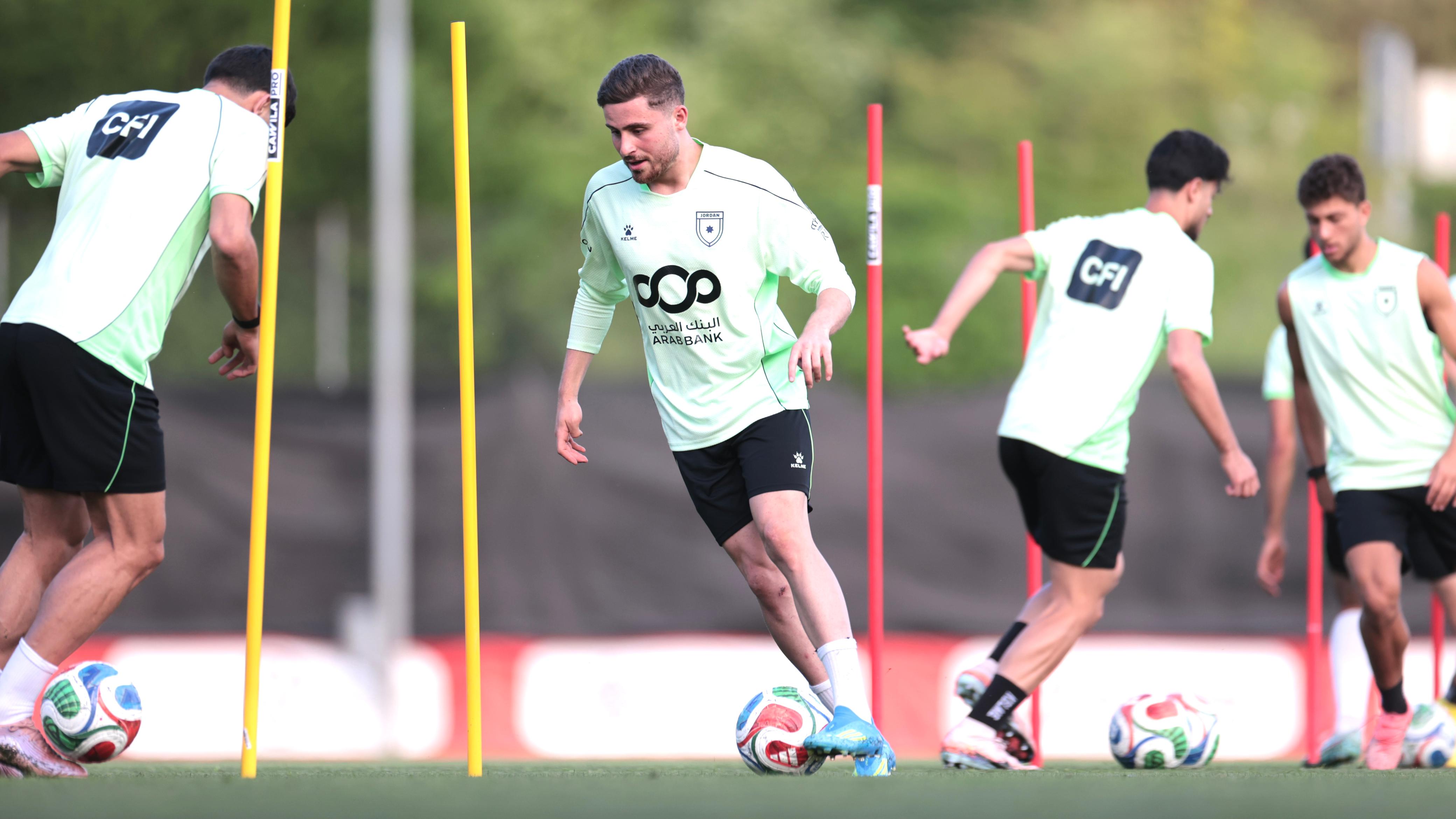 منتخب النشامى يباشر تدريباته في سويسرا