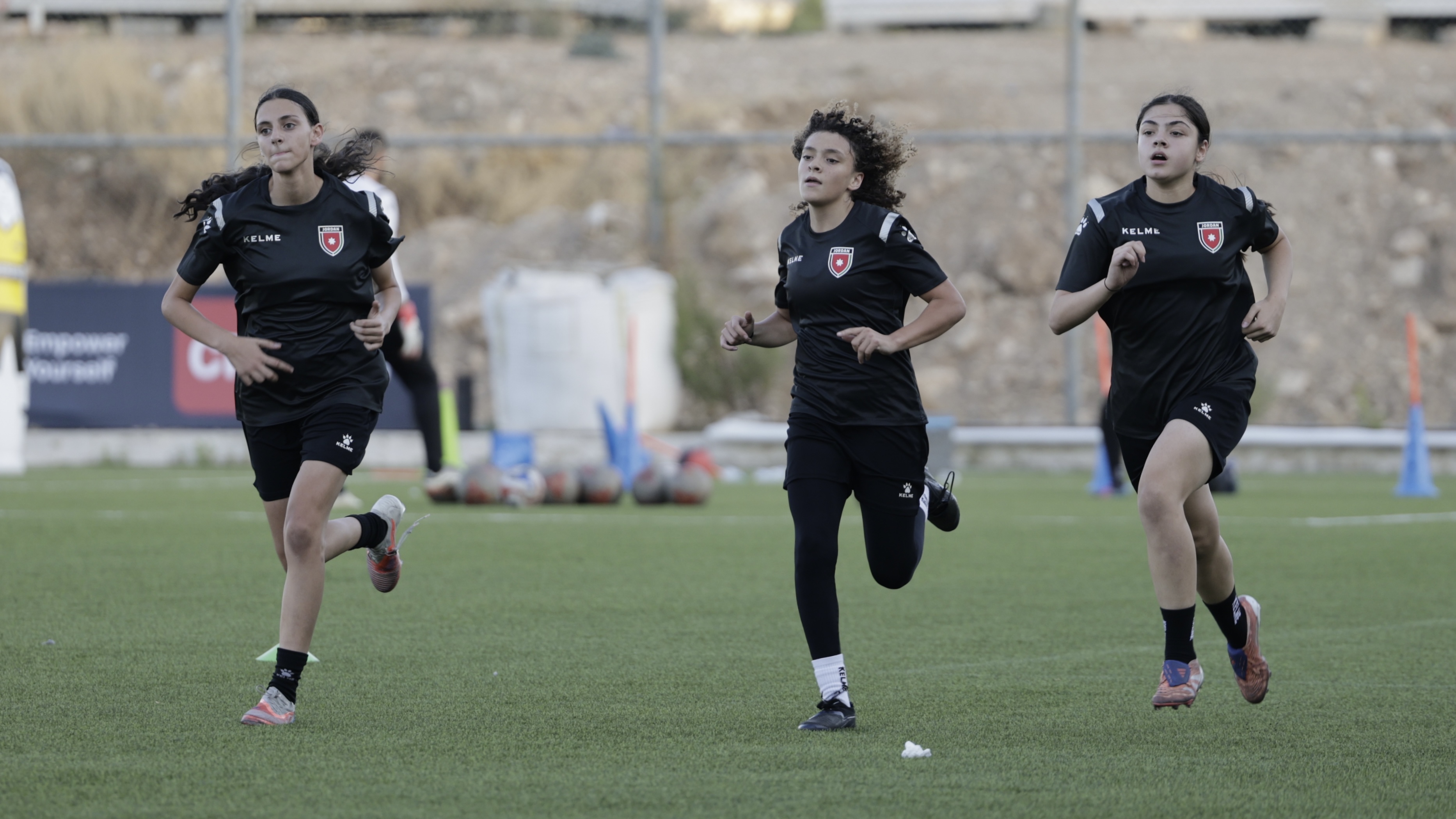 المنتخب الوطني النسوي ت17 يواصل تدريباته.. ويستضيف بنغلاديش ودياً