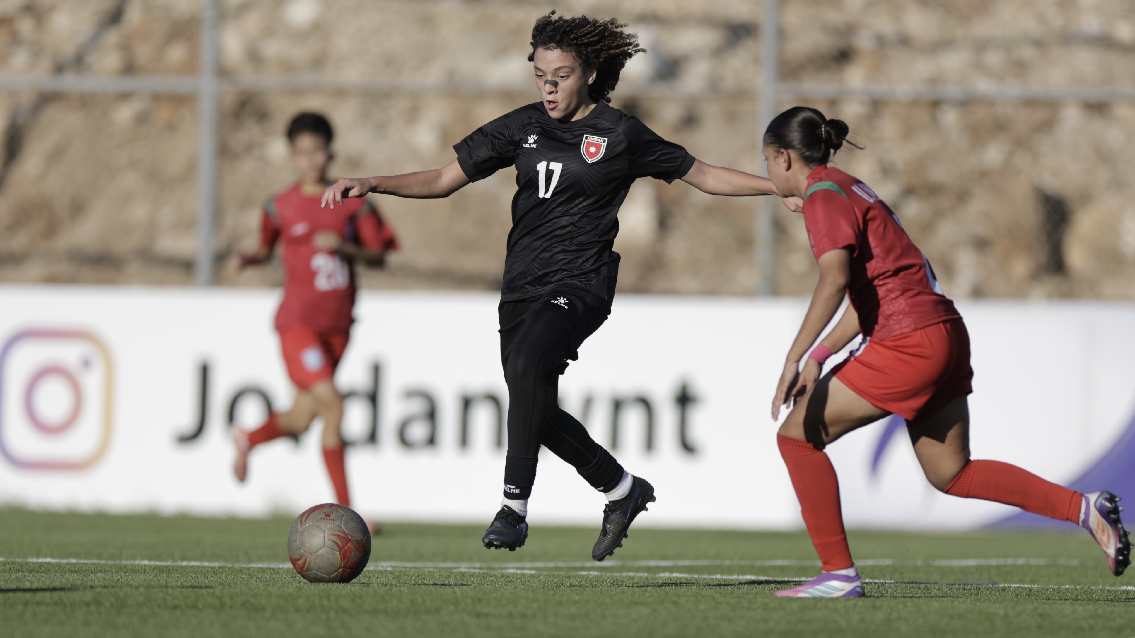 المنتخب الوطني النسوي ت17 يختتم معسكره التدريبي في عمان